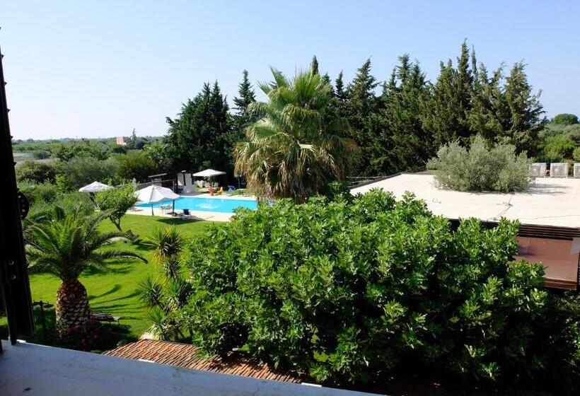 Четырехместный Номер Стандарт, Masseria Montepaolo Dimora Di Charme