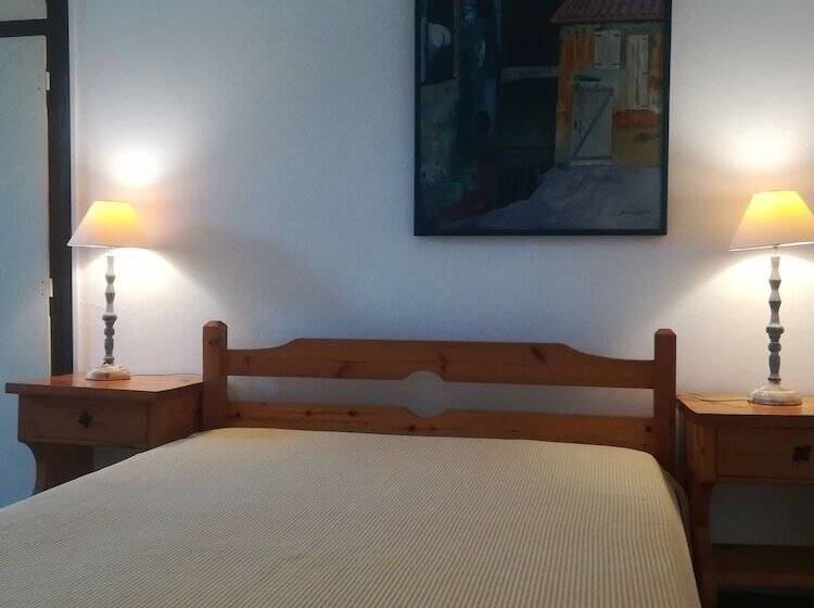 استودیو استاندارد با چشم‌انداز باغ, Scorpios Hotel & Suites