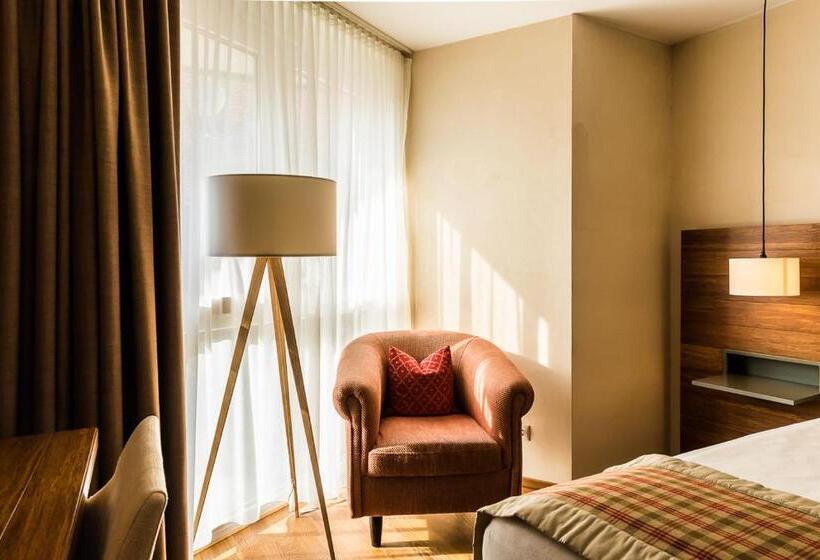 Номер Комфорт, Restaurant Hotel Zum Storchen
