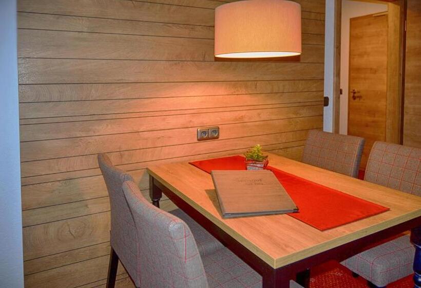 Quarto Triplo Estandar com Sacada, Alpenhof