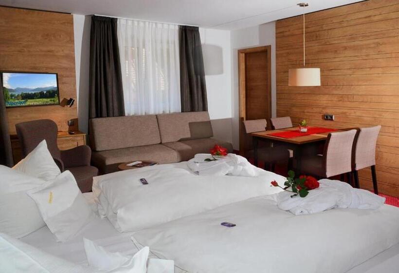 Quarto Triplo Estandar com Sacada, Alpenhof