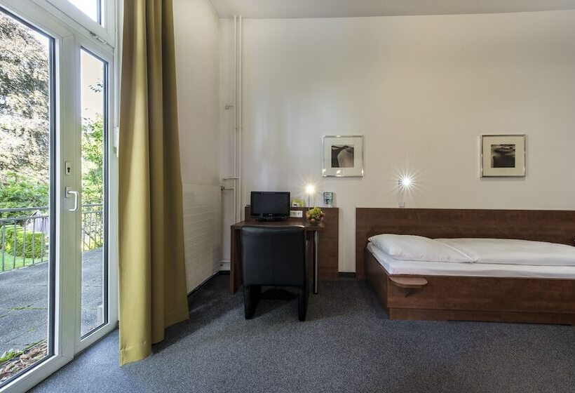 Номер Стандарт, Cjd Bonn Castell