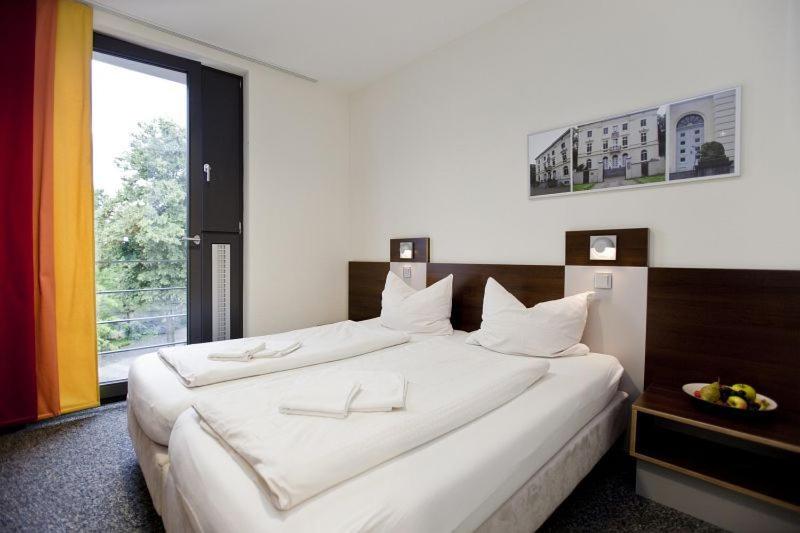 Номер Стандарт, Jugendherberge Düsseldorf