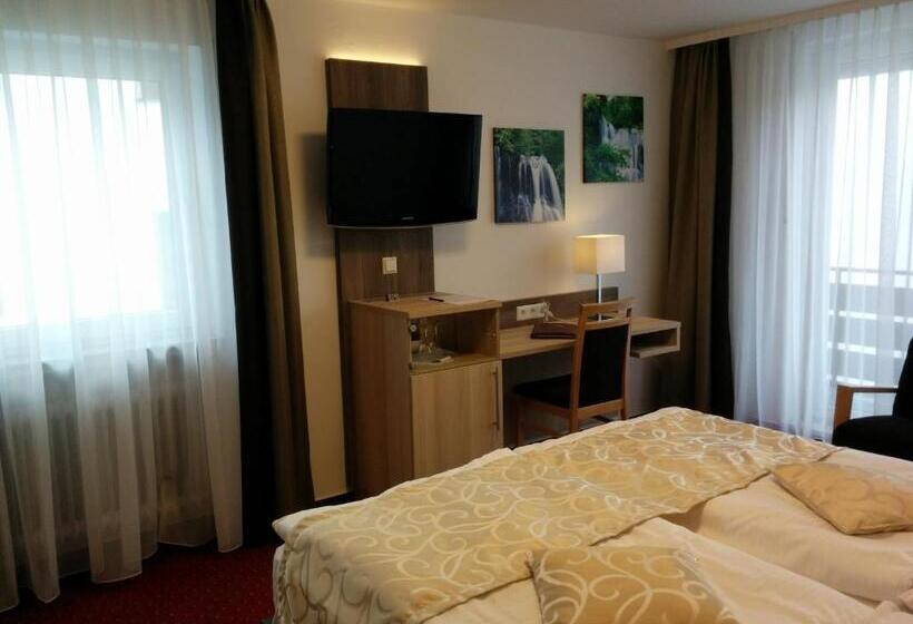 Номер Стандарт с Балконом, Wellness Hotel Garni Krone