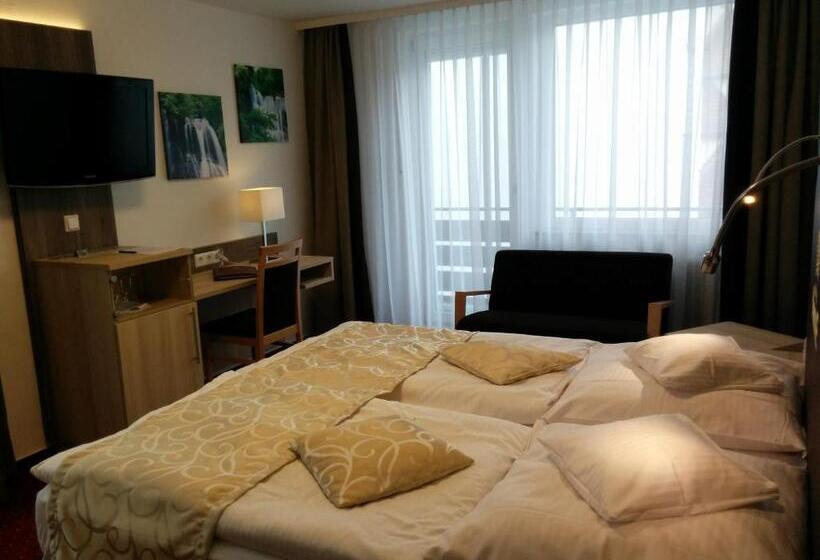 Номер Стандарт с Балконом, Wellness Hotel Garni Krone