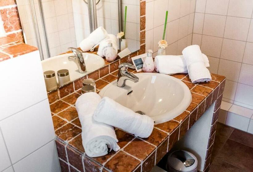 标准单人间, Auszeit Neunkirchen Seelscheid