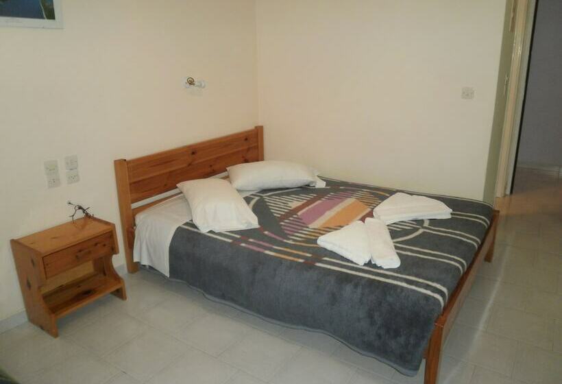 استوديو إقتصادى, Polyxenis Rooms