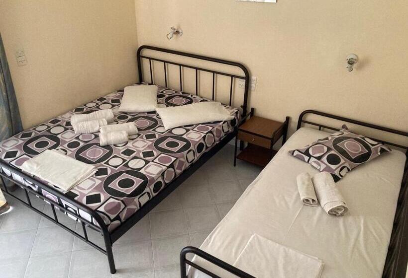 شقة غرفة واحدة, Polyxenis Rooms