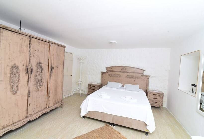 Quarto Estandar, Efnan Butik