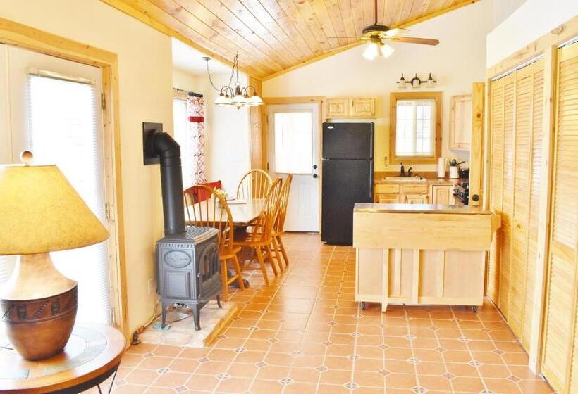 Дом 2 Спальни, Arrowhead Country Cabins