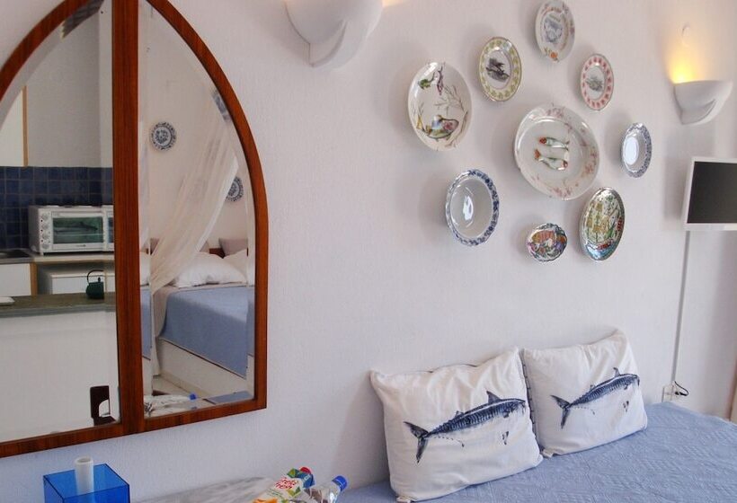 استودیوی استاندارد با چشم‌انداز دریا, Big Blue Apartments