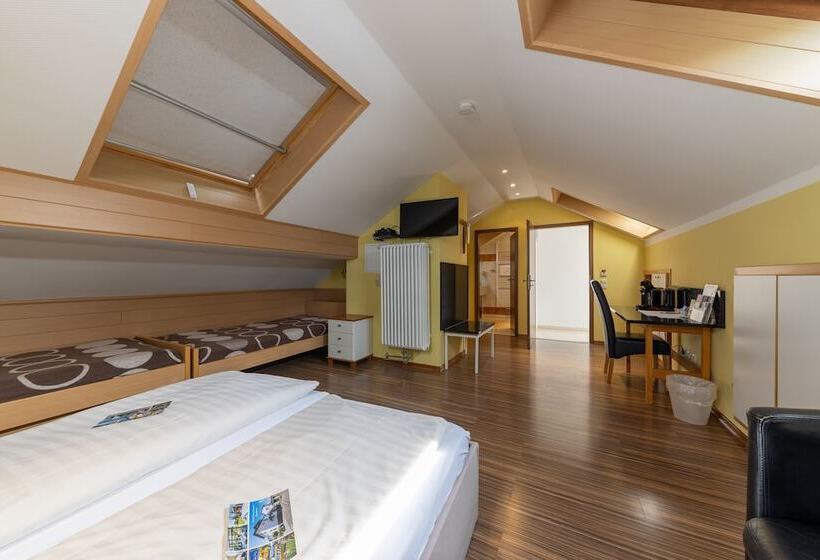 Habitación Triple Estándar, Business Pension Gasper