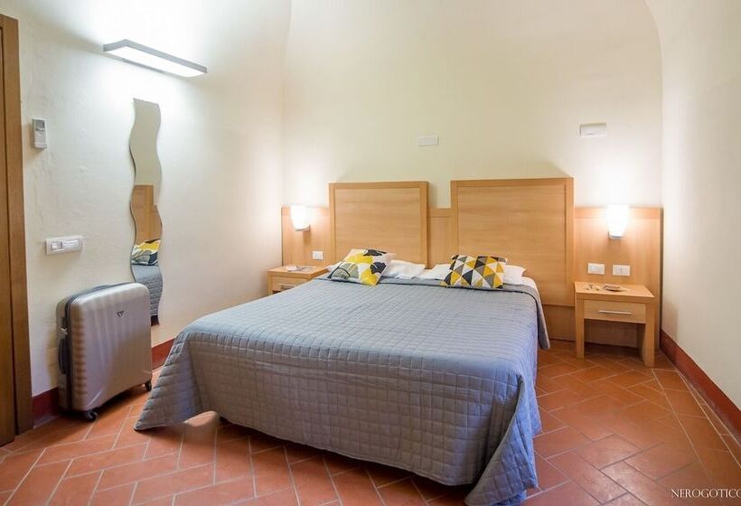 标准三人间, Chiostro Delle Monache Hostel Volterra