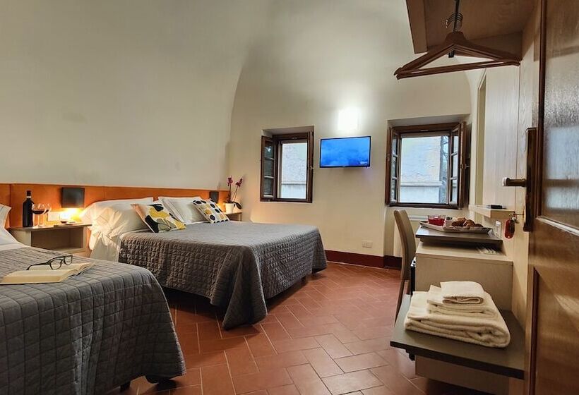 标准三人间, Chiostro Delle Monache Hostel Volterra