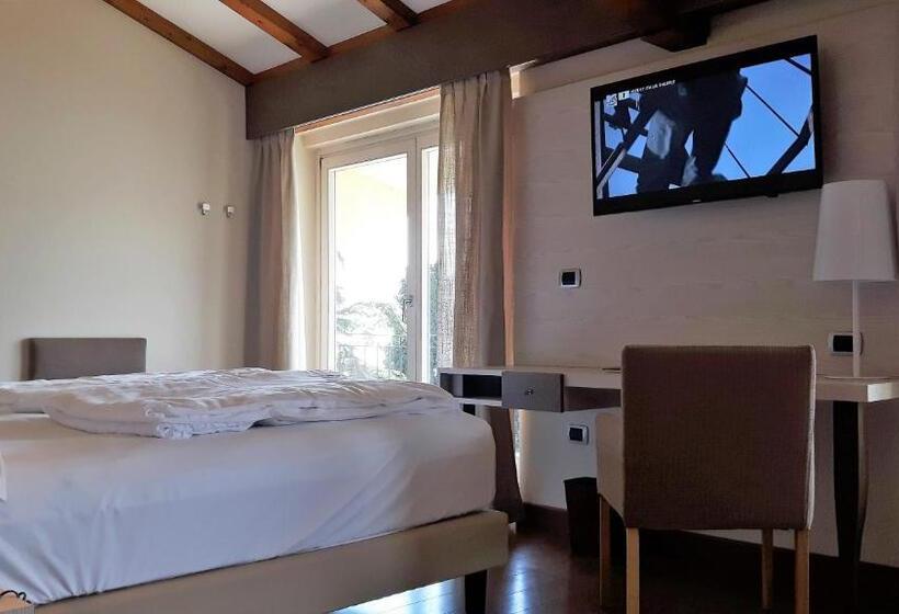 Superior room with lake view, Galvani