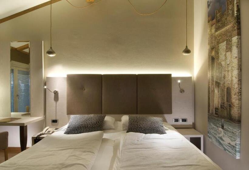 Superior room with lake view, Galvani