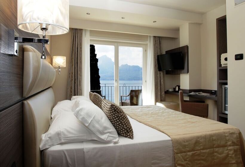 Superior room with lake view, Galvani