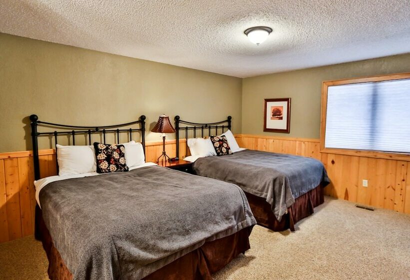Номер Стандарт 2 Двуспальные Кровати, Grand View Lodge