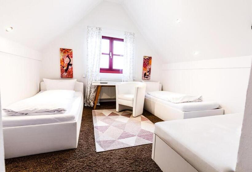 标准三人间, Arthotel Restaurant Pfeffermühle