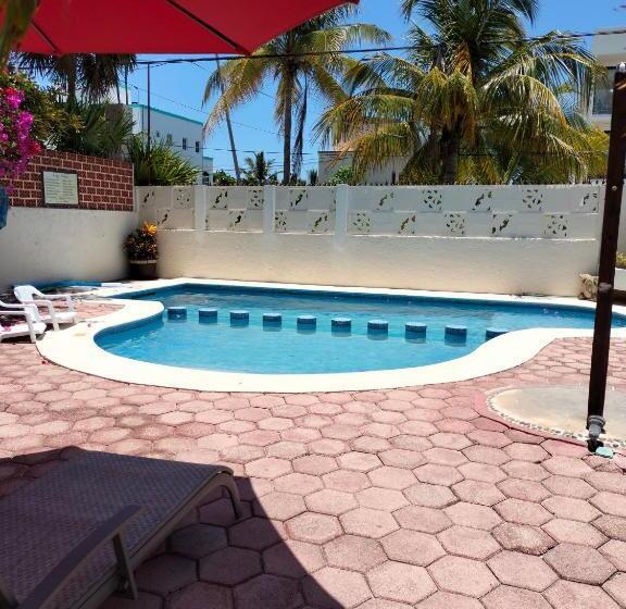 جناح مطلّ علي حمام السباحة, Cabañas Puerto Morelos