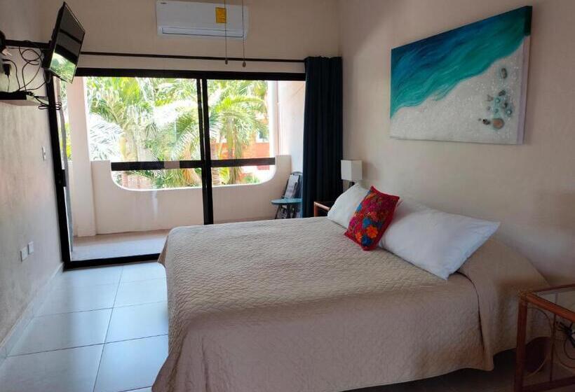 غرفة قياسية مطلّة علي حمام السباحة, Cabañas Puerto Morelos