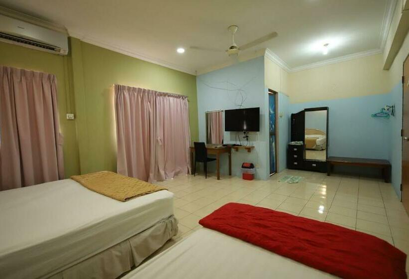 Номер Стандарт Трехместный, Oyo Homes 90575 Ck Bahau Homestay