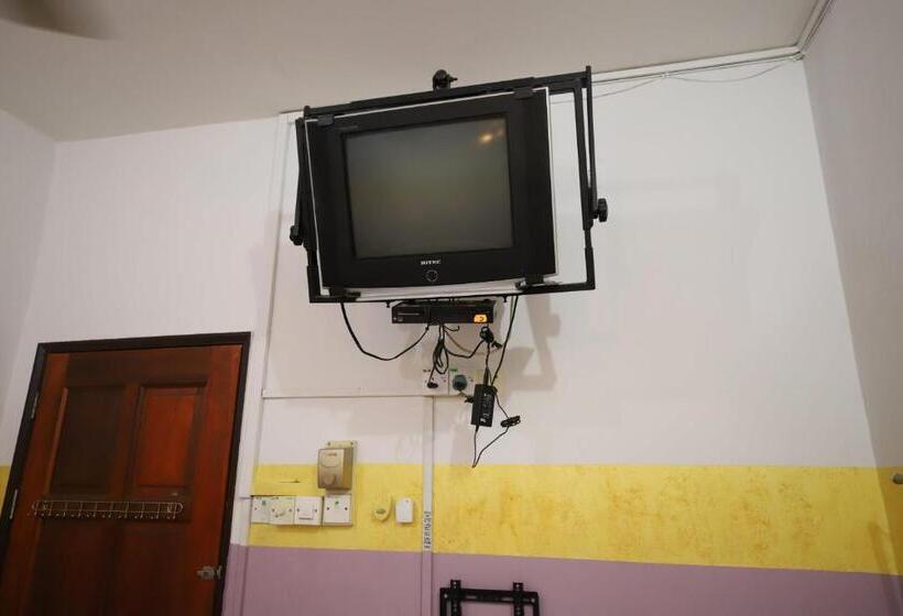 Апартаменты 4 Спальни, Oyo Homes 90575 Ck Bahau Homestay