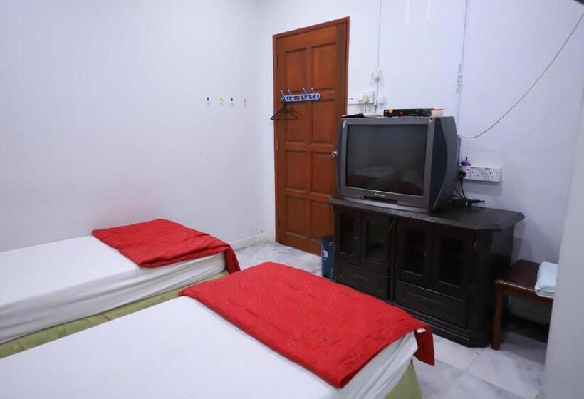 Апартаменты 4 Спальни, Oyo Homes 90575 Ck Bahau Homestay