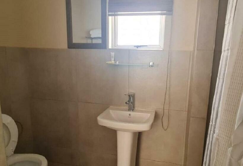 Büyük Çift Kişilik Yataklı Standart Oda, Benoni N12