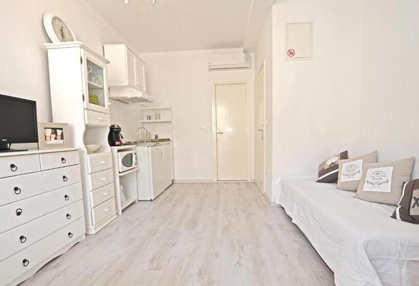 Апартаменты 1 Спальня, Tinel Rooms Old City Center