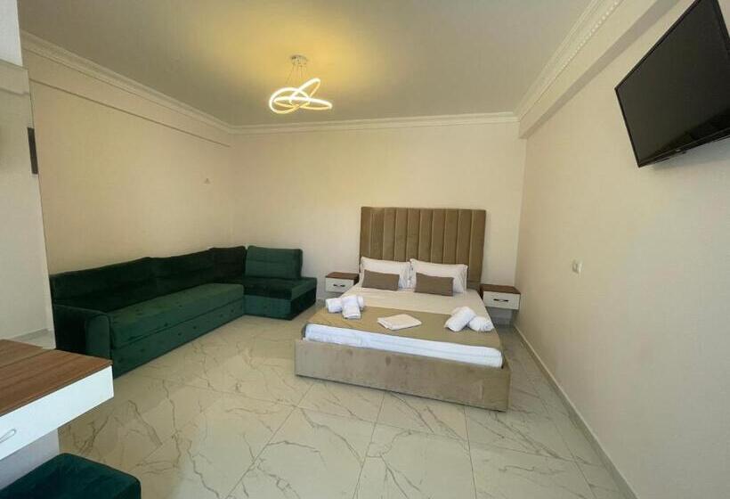 استودیوی استاندارد, Golden Hill Ksamil