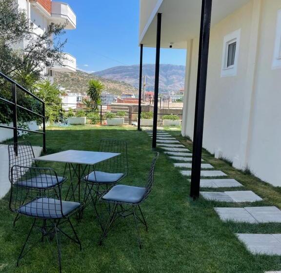 استودیوی استاندارد, Golden Hill Ksamil