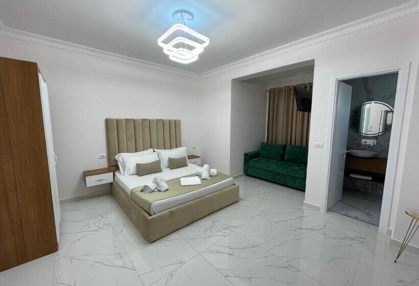 استودیو خانوادگی, Golden Hill Ksamil