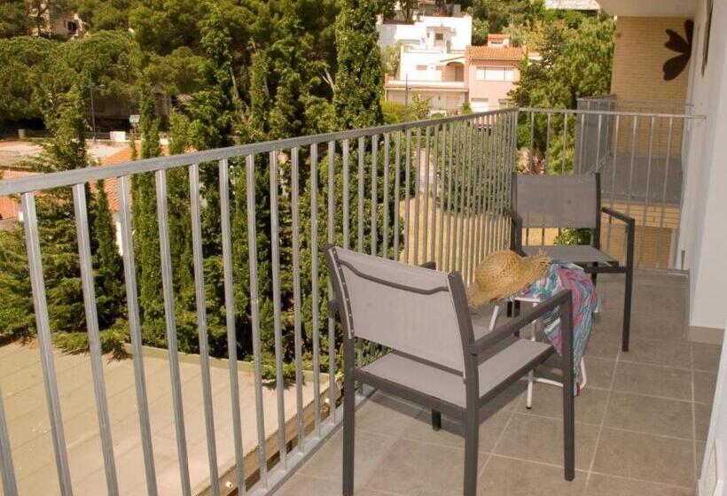 חדר סטנדרט לשלושה, Malva Hostel