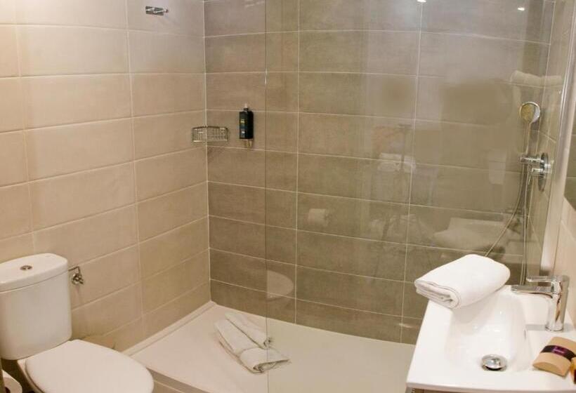 חדר משפחתי, Malva Hostel