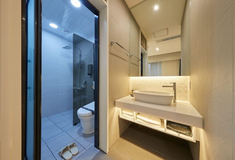 Номер Deluxe, Hiveinn
