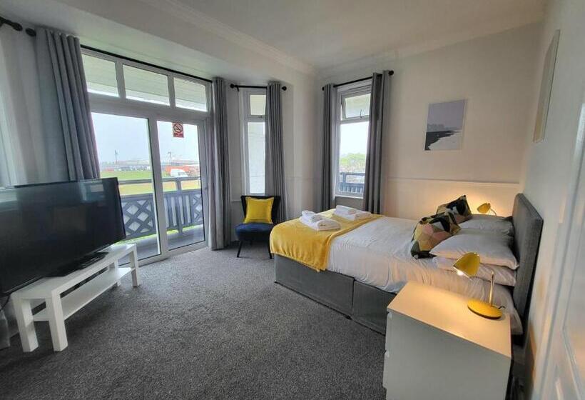 Номер Стандарт Вид на Море с Балконом, Beach Hotel Torbay B&b