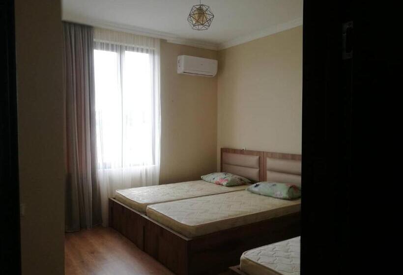 اتاق استاندارد سه نفره, Mate S Guest House
