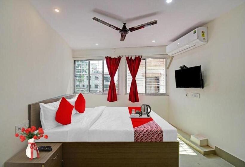 Номер Deluxe, Goroomgo Vhyom Sky Palace Near Sakherbazar Metro Station Kolkata