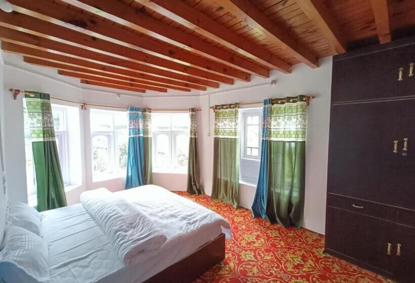 Номер Стандарт Вид на Горы, Kolahoi Heights Guest House