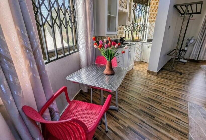 استودیوی لوکس, Oslo Gardens Bed & Breakfast