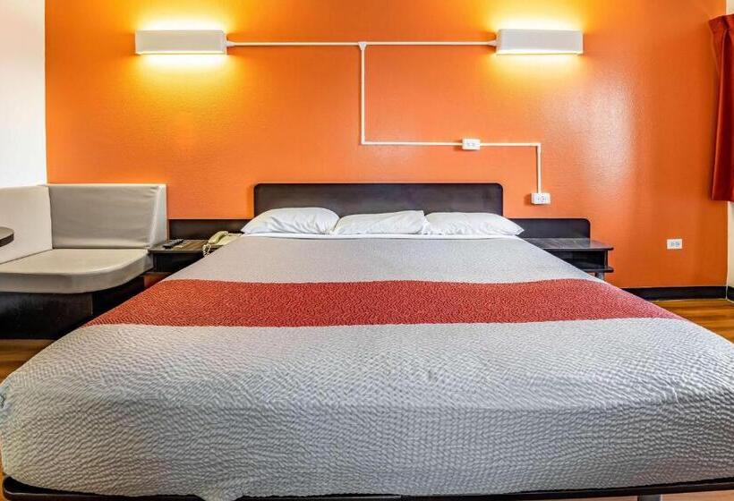 Camera Standard Pat King Adaptată pentru Discapacitaţi, Motel 6joliet, Il  I80