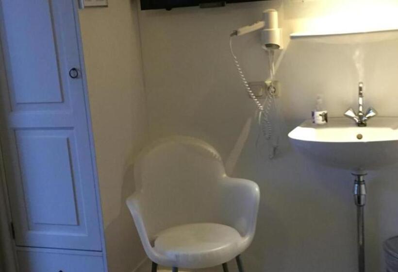 이코노미 룸, B&b   Pension Perruque