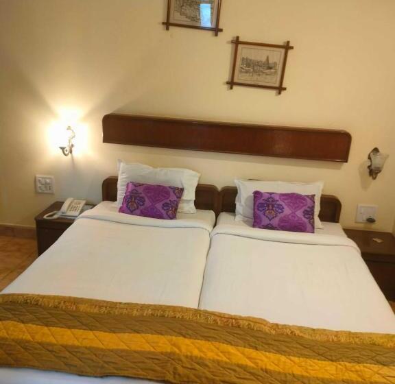 Quarto Deluxe com Sacada, The Dhanhills   A Valley View Hotel In Panchgani