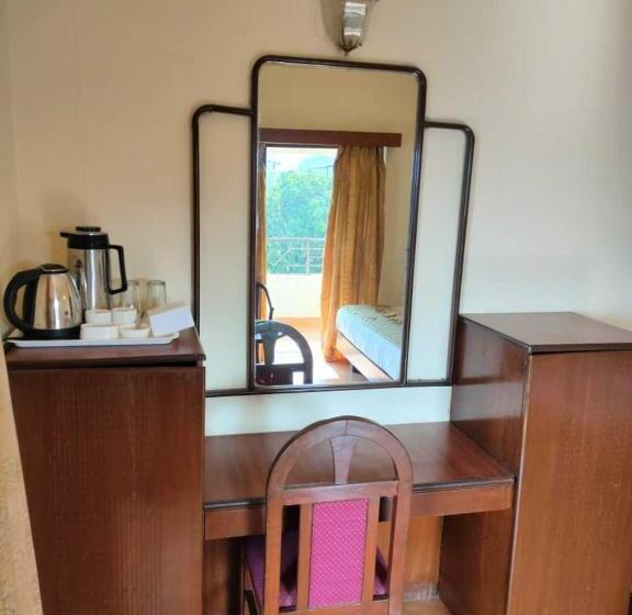 Quarto Economy, The Dhanhills   A Valley View Hotel In Panchgani