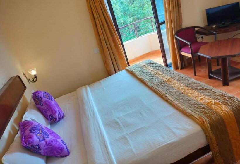 Quarto Deluxe Vista Piscina, The Dhanhills   A Valley View Hotel In Panchgani
