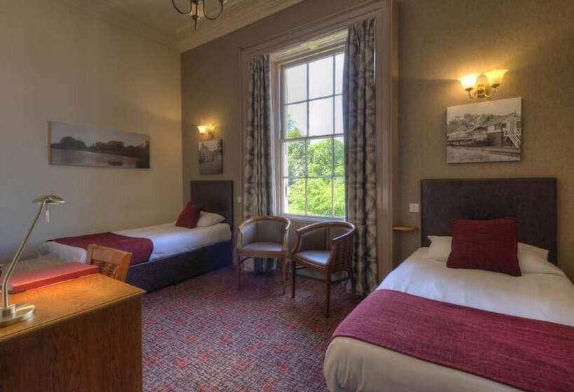 Quarto Estandar, The Elms