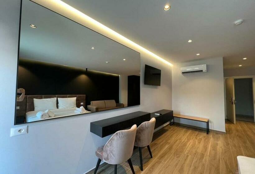 발코니가 있는 4인용 스탠다드 룸, Leon   Beach Front