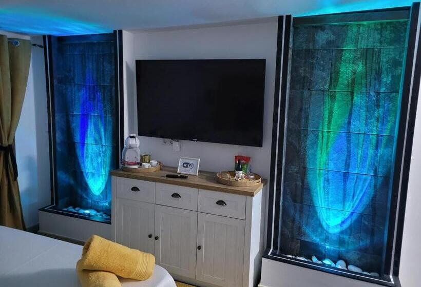 Номер Стандарт, Chabela S Water Wall