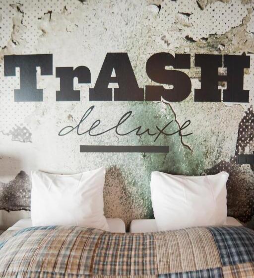 스탠다드 룸, Trash Deluxe